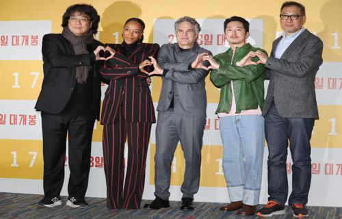 牛莉回应离婚传言29年情深未变